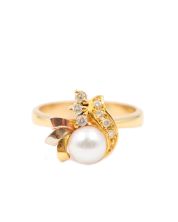 Diamonds & pearl 14K yg ring .5 inch top diameter 