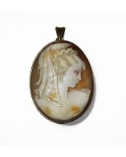 Vintage 9K Gold Victorian Cameo Pendant