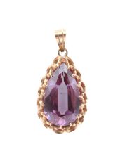 14K yg Alexandrite-like corundum synthetic sapphire pendant