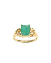 Ladies 14k Yellow Gold Emerald Diamond Ring